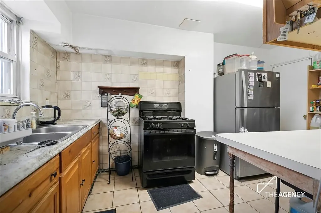 4071 Murdock Avenue Bronx NY 10466