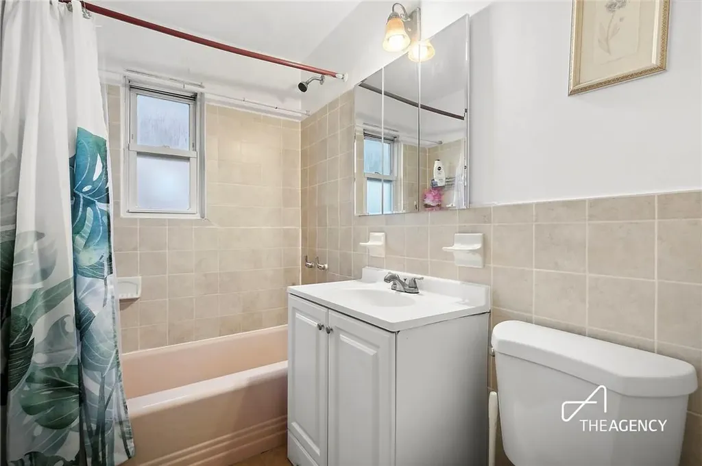 4071 Murdock Avenue Bronx NY 10466