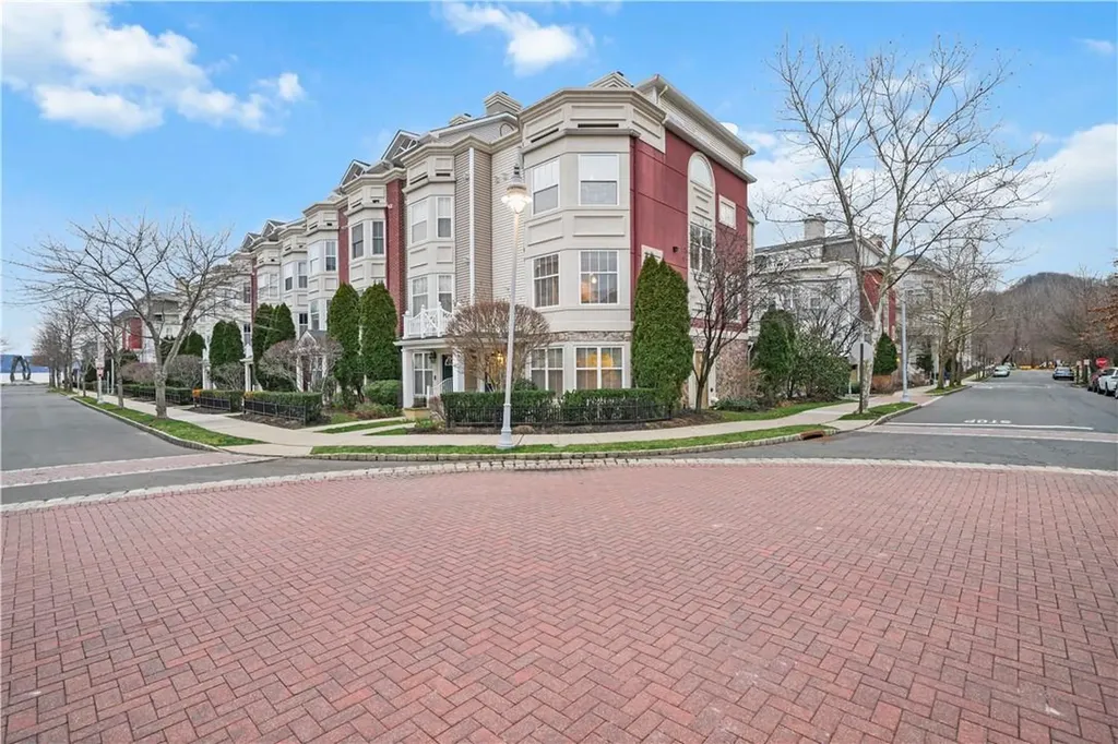 1 Harbor Pointe Drive Haverstraw NY 10927