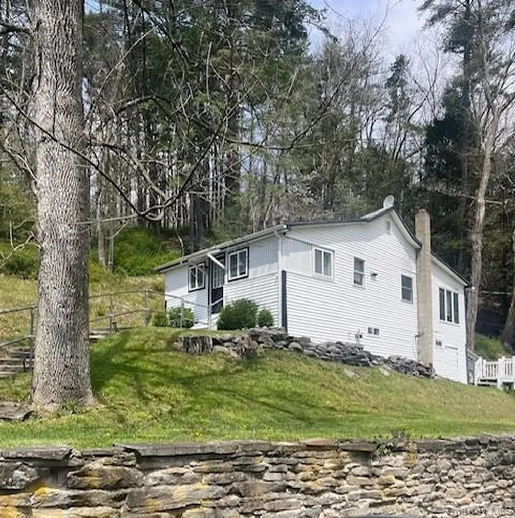 33 Eden Road Cuddebackville NY 12729