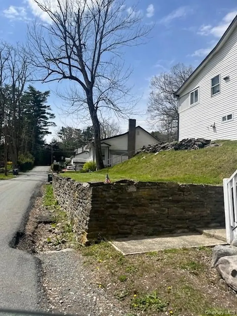 33 Eden Road Cuddebackville NY 12729