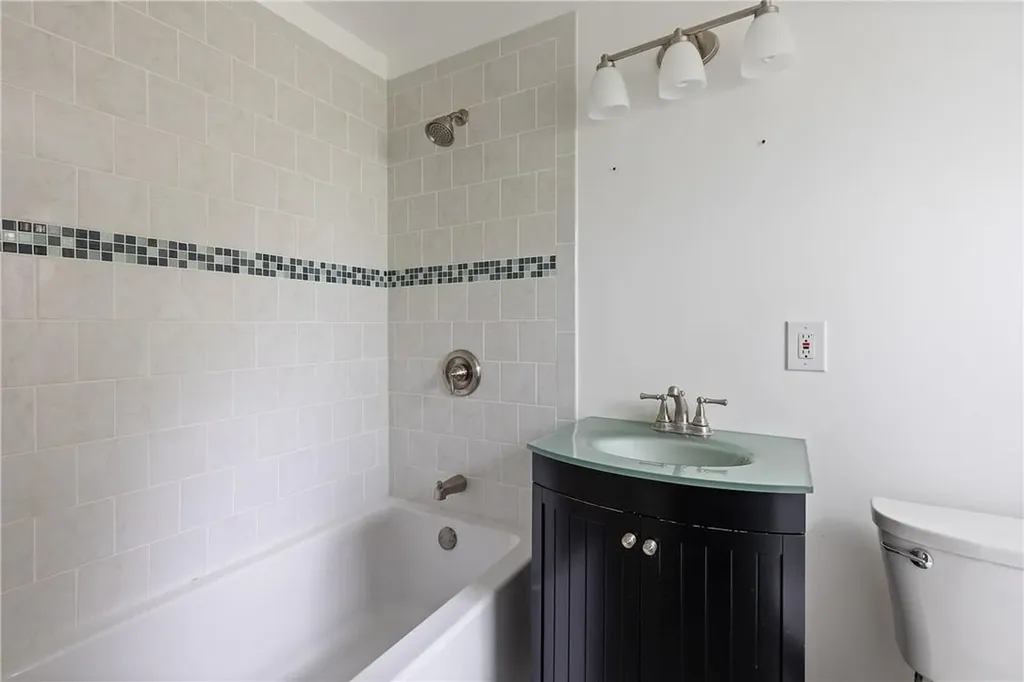65 Edinburgh Road Middletown NY 10941