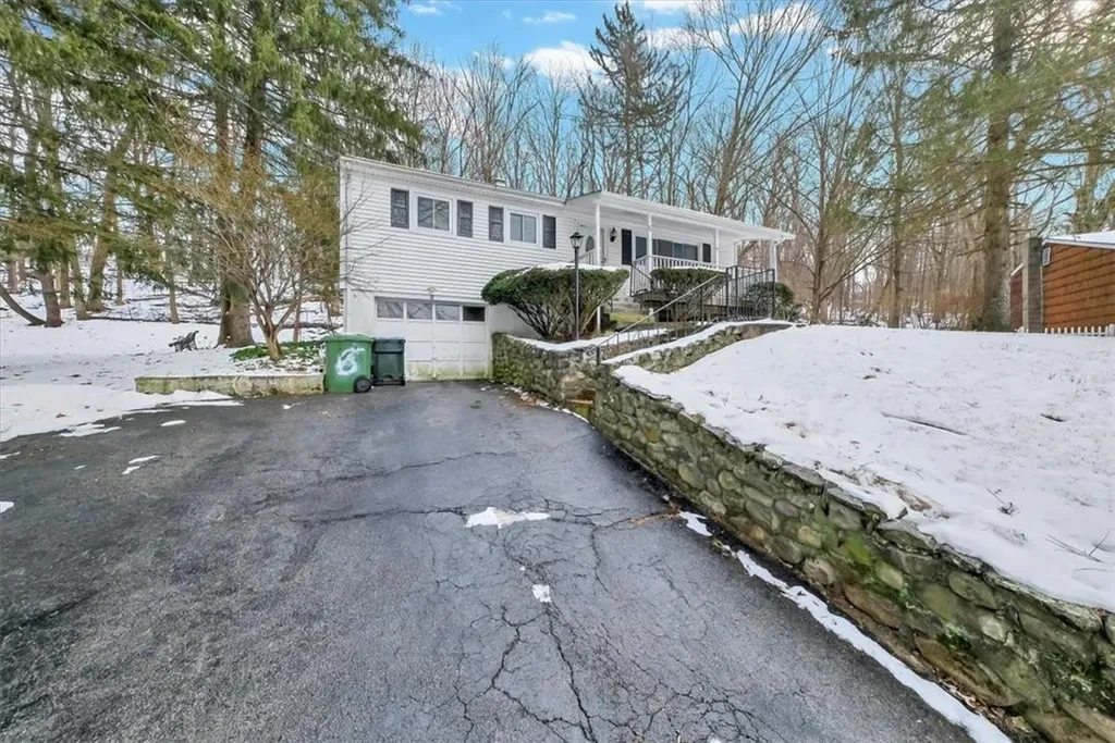6 Pecos Court Monroe NY 10950