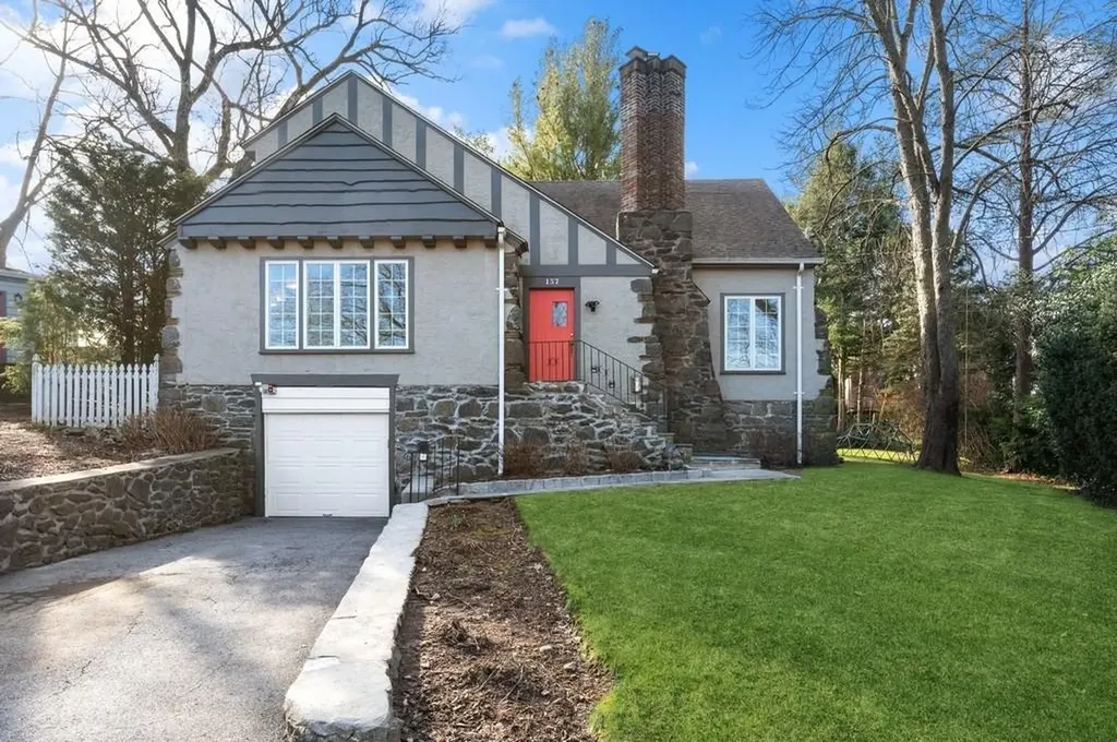 137 W Brookside Drive Larchmont NY 10538