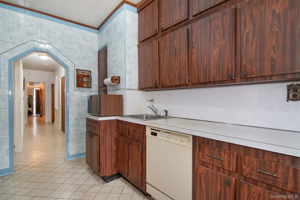 1087 Pierce Avenue Bronx NY 10461