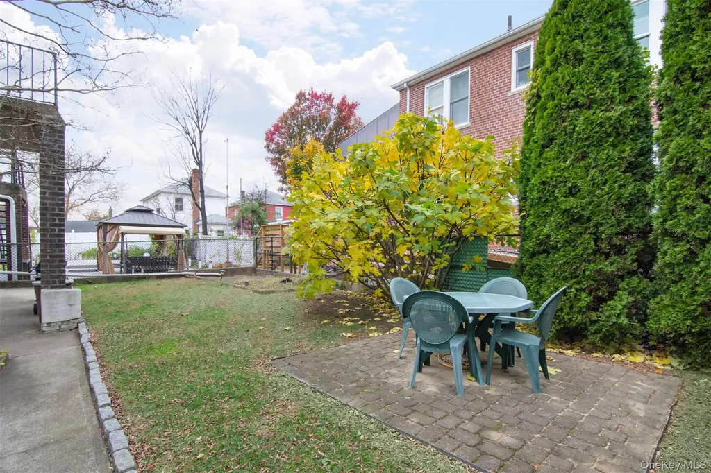 1087 Pierce Avenue Bronx NY 10461