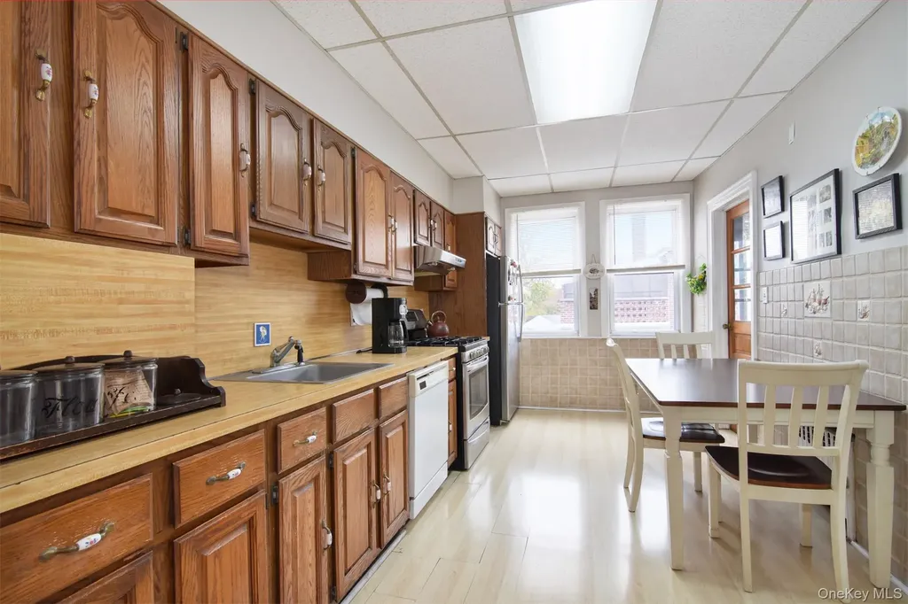 1087 Pierce Avenue Bronx NY 10461