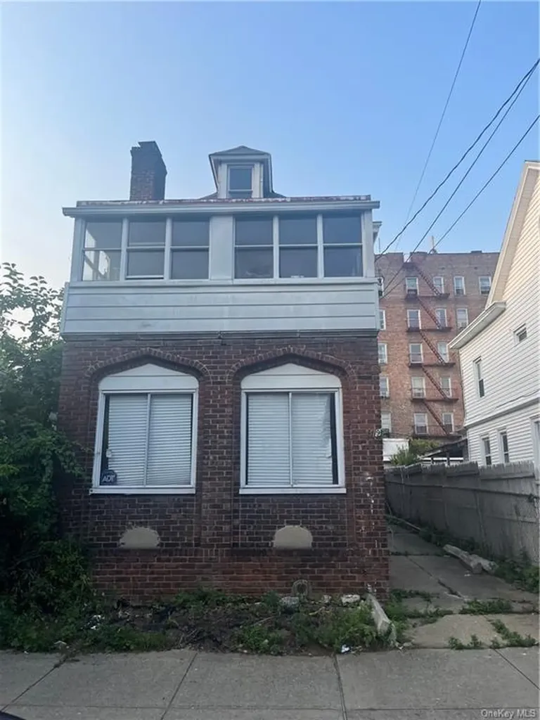 679 E 221st Street Bronx NY 10467