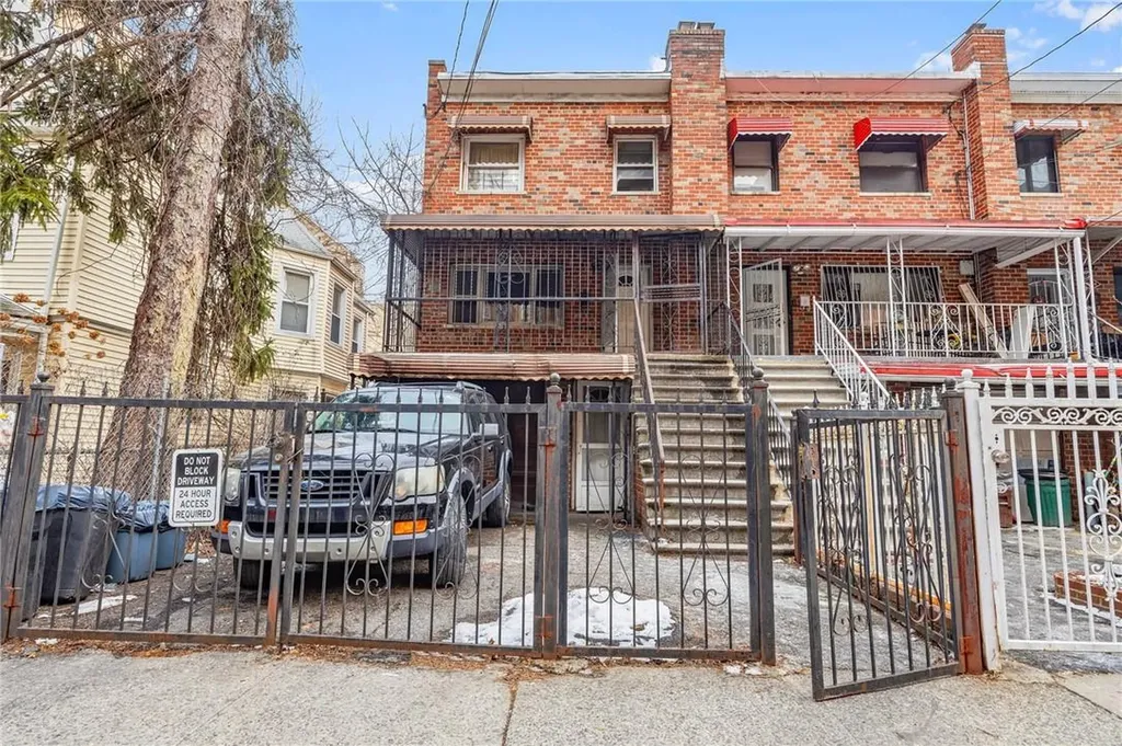 3928 Carpenter Avenue Bronx NY 10466