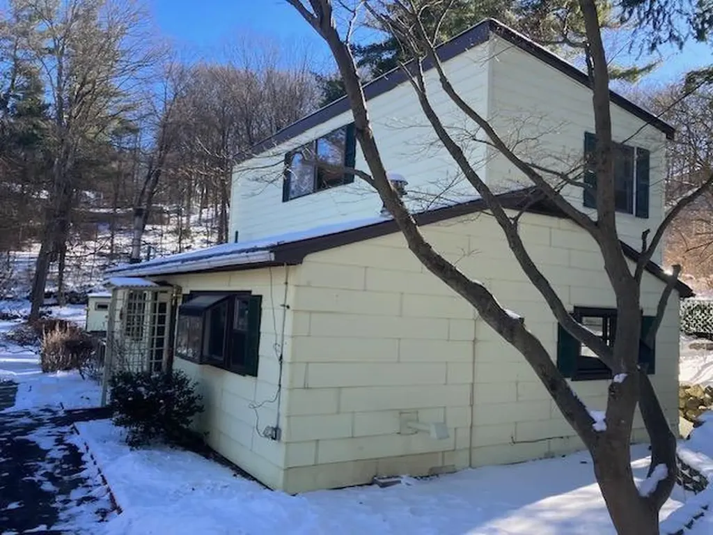 34 Mount Hope Road Mahopac NY 10541