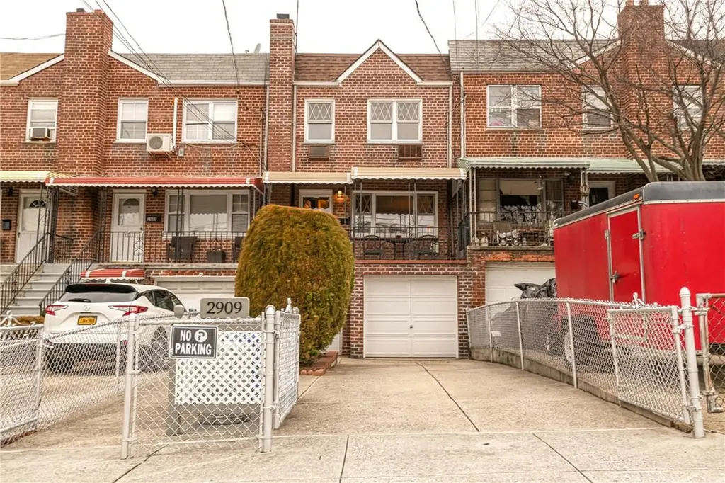 2909 Harding Avenue Bronx NY 10465