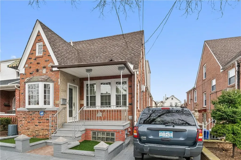2220 Fish Avenue Bronx NY 10469
