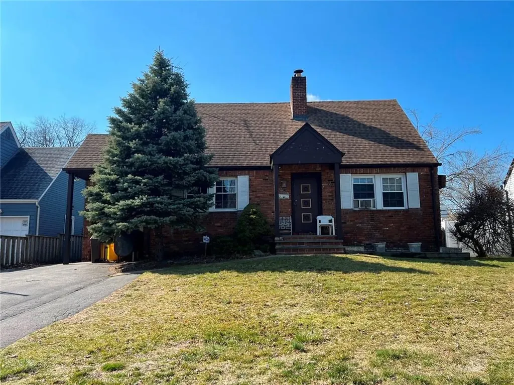 53 Berwick Road Hewlett NY 11557
