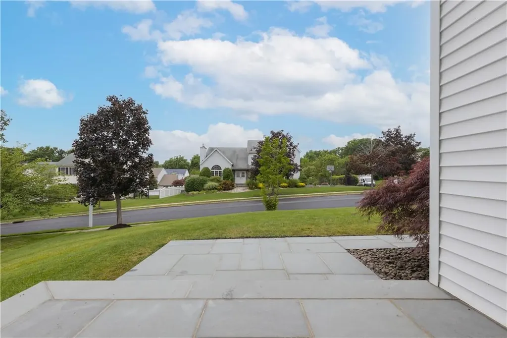 8 Thorn Lane Nanuet NY 10954