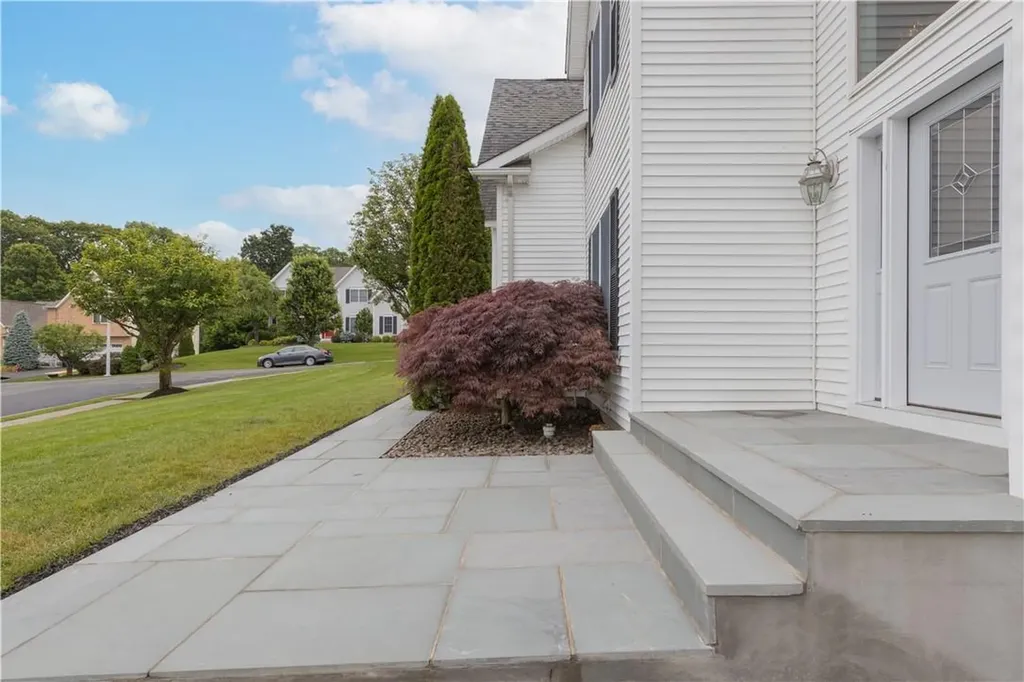 8 Thorn Lane Nanuet NY 10954