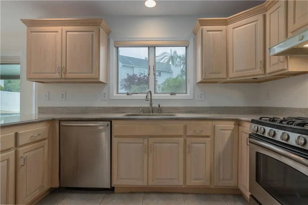 8 Thorn Lane Nanuet NY 10954