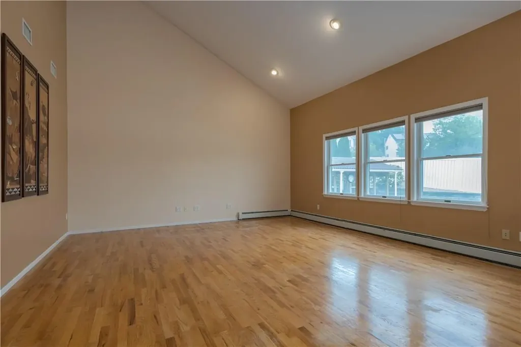 8 Thorn Lane Nanuet NY 10954