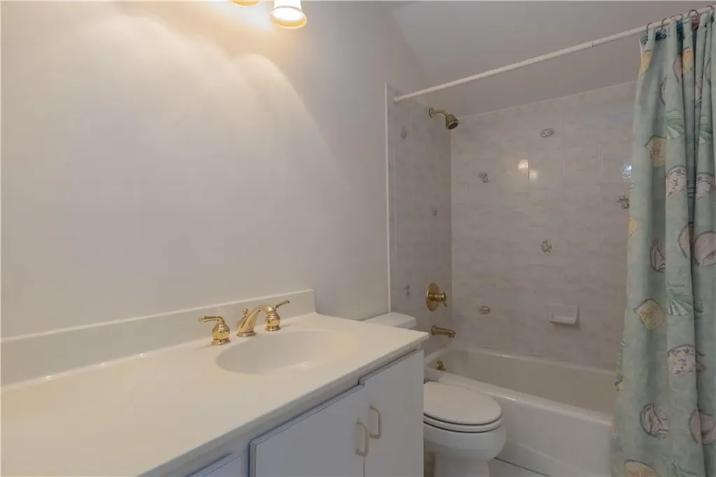 8 Thorn Lane Nanuet NY 10954