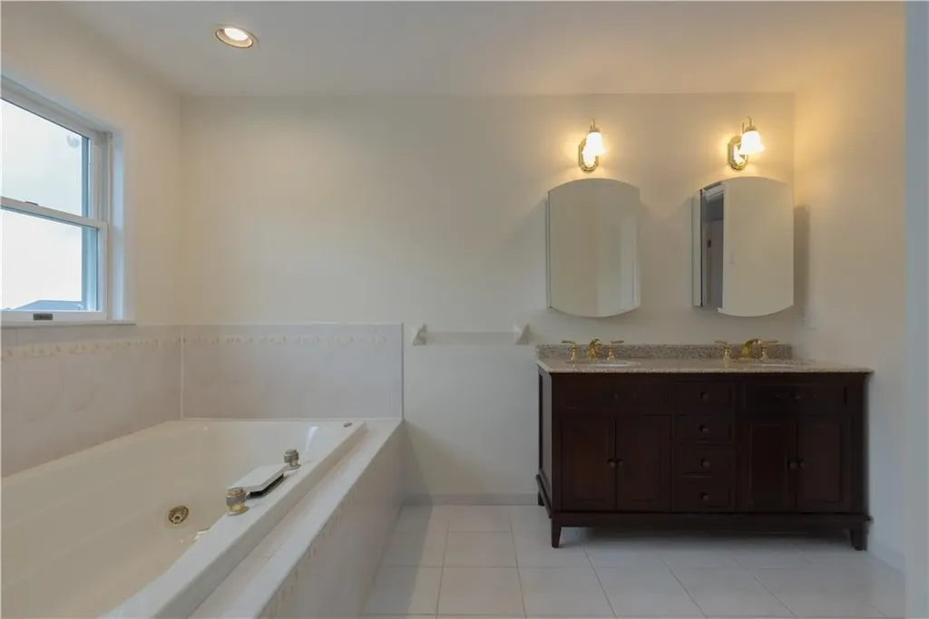 8 Thorn Lane Nanuet NY 10954