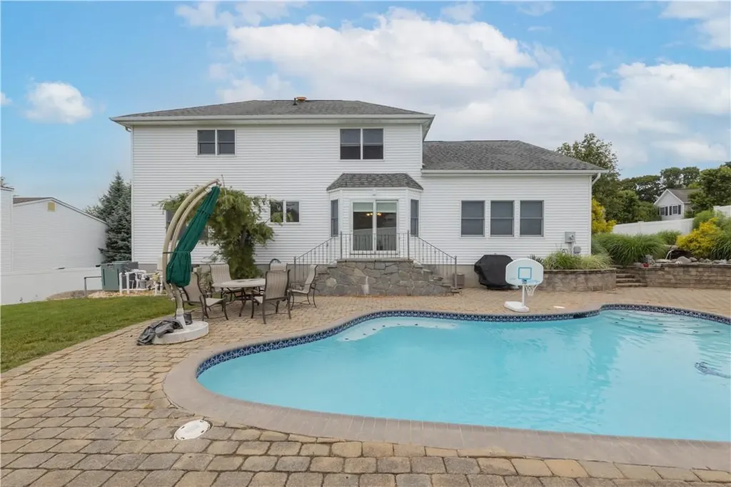 8 Thorn Lane Nanuet NY 10954