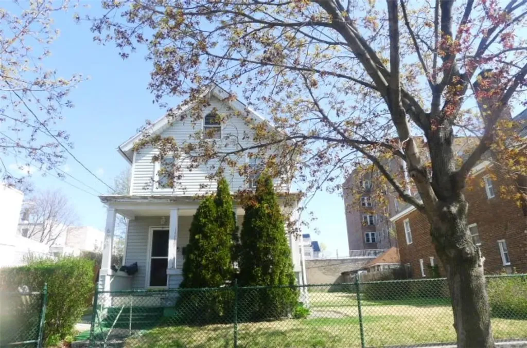 673 E 221st Street Bronx NY 10467