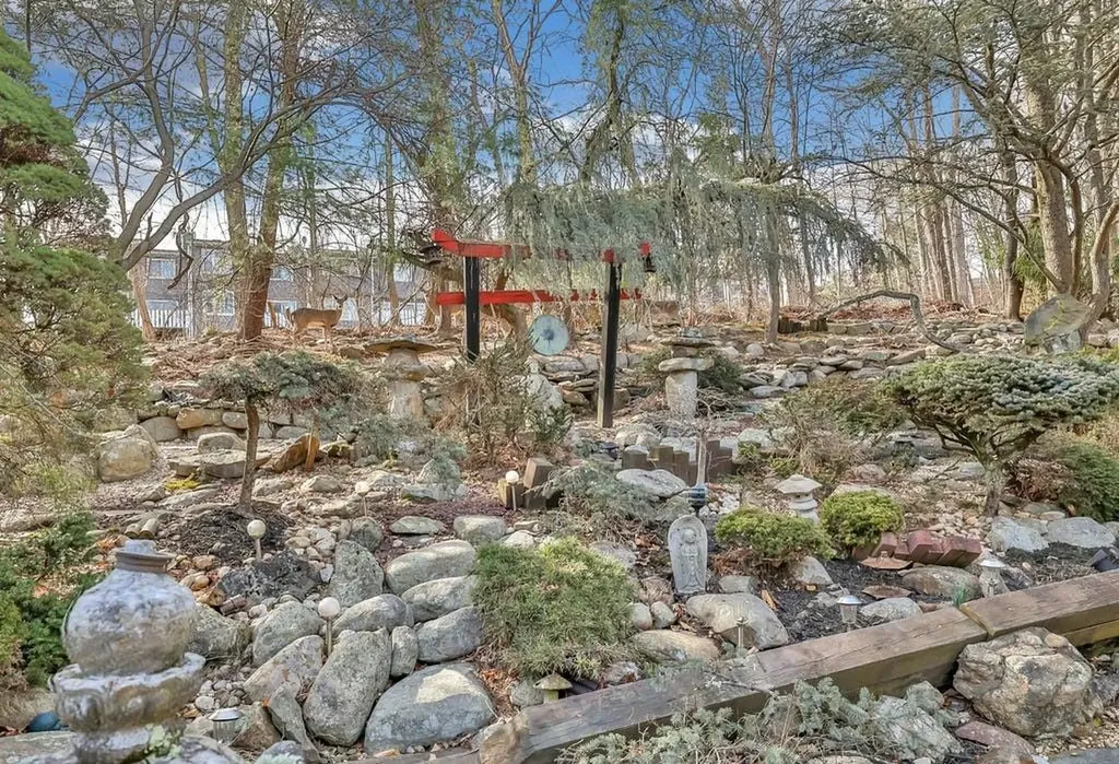 79 Tennyson Drive Nanuet NY 10954
