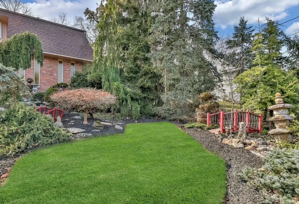 79 Tennyson Drive Nanuet NY 10954