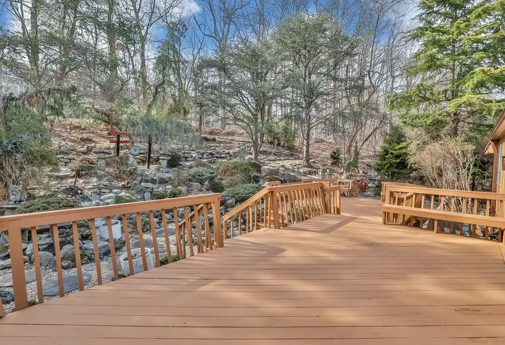 79 Tennyson Drive Nanuet NY 10954