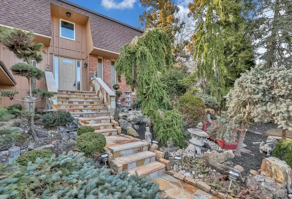 79 Tennyson Drive Nanuet NY 10954