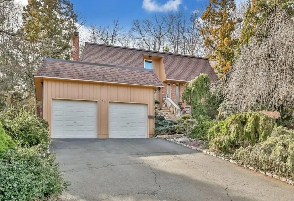 79 Tennyson Drive Nanuet NY 10954