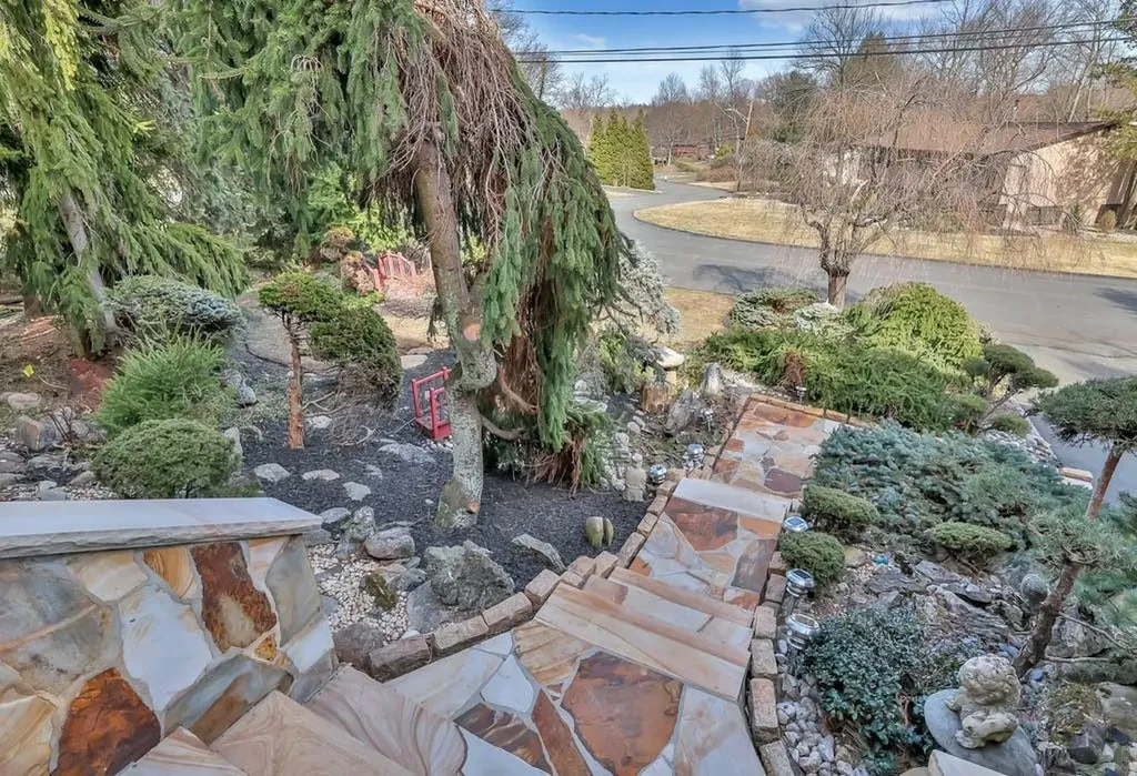79 Tennyson Drive Nanuet NY 10954