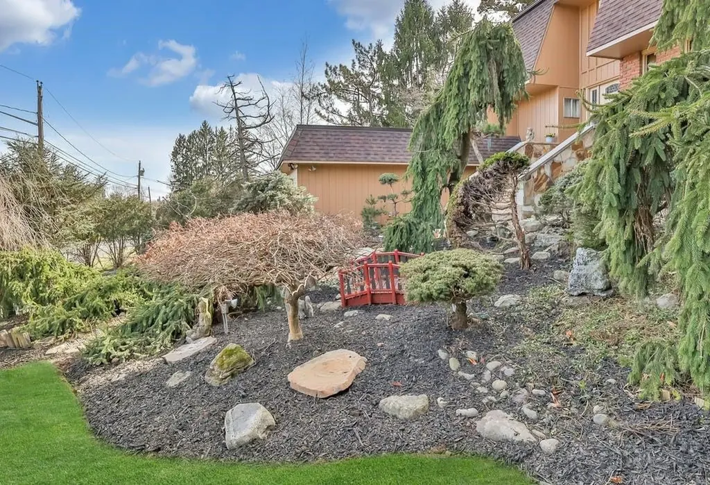 79 Tennyson Drive Nanuet NY 10954