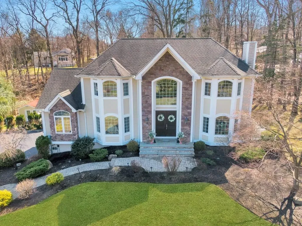 558 Blauvelt Road Pearl River NY 10965