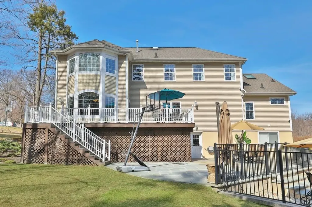 558 Blauvelt Road Pearl River NY 10965