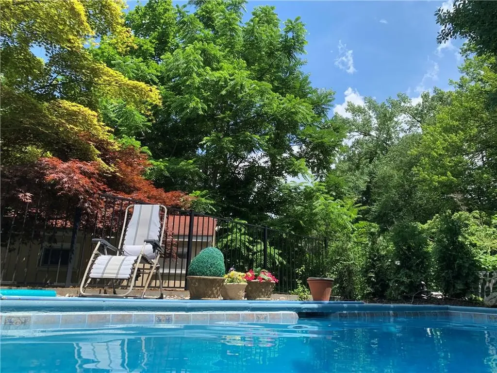558 Blauvelt Road Pearl River NY 10965
