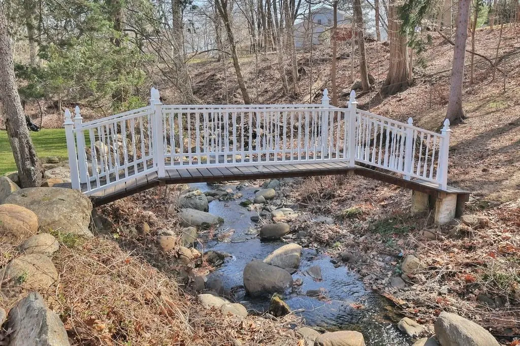558 Blauvelt Road Pearl River NY 10965
