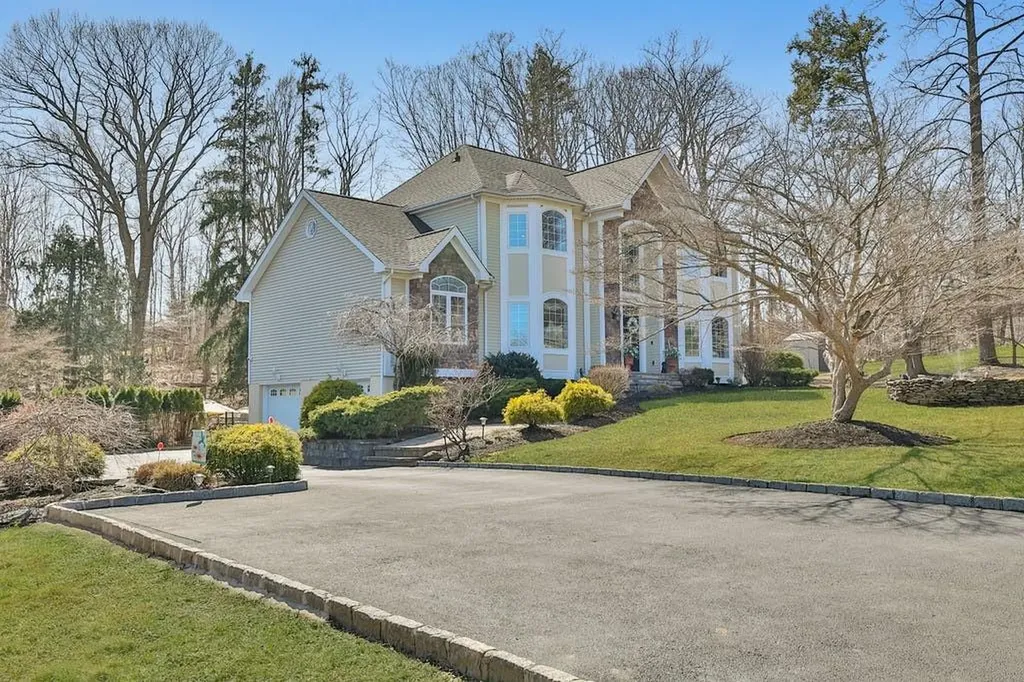 558 Blauvelt Road Pearl River NY 10965
