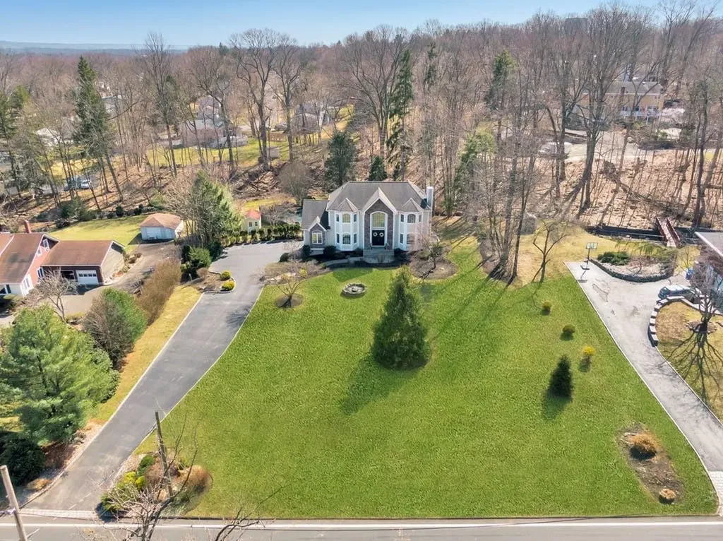 558 Blauvelt Road Pearl River NY 10965