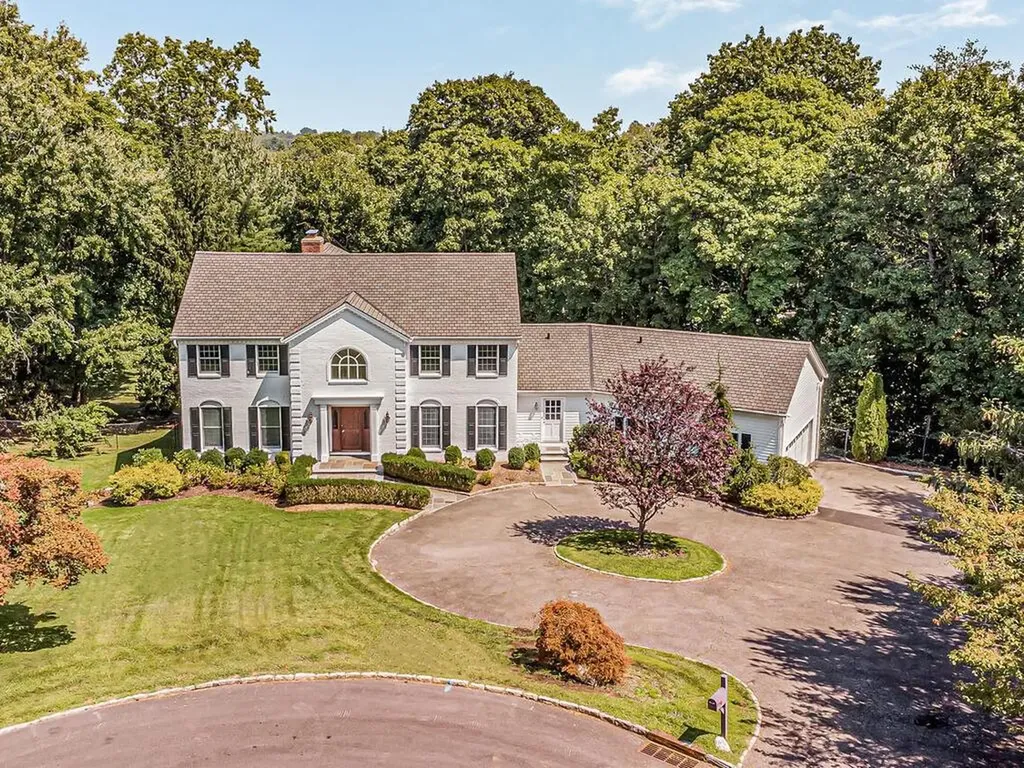 12 Mohican Trail Scarsdale NY 10583