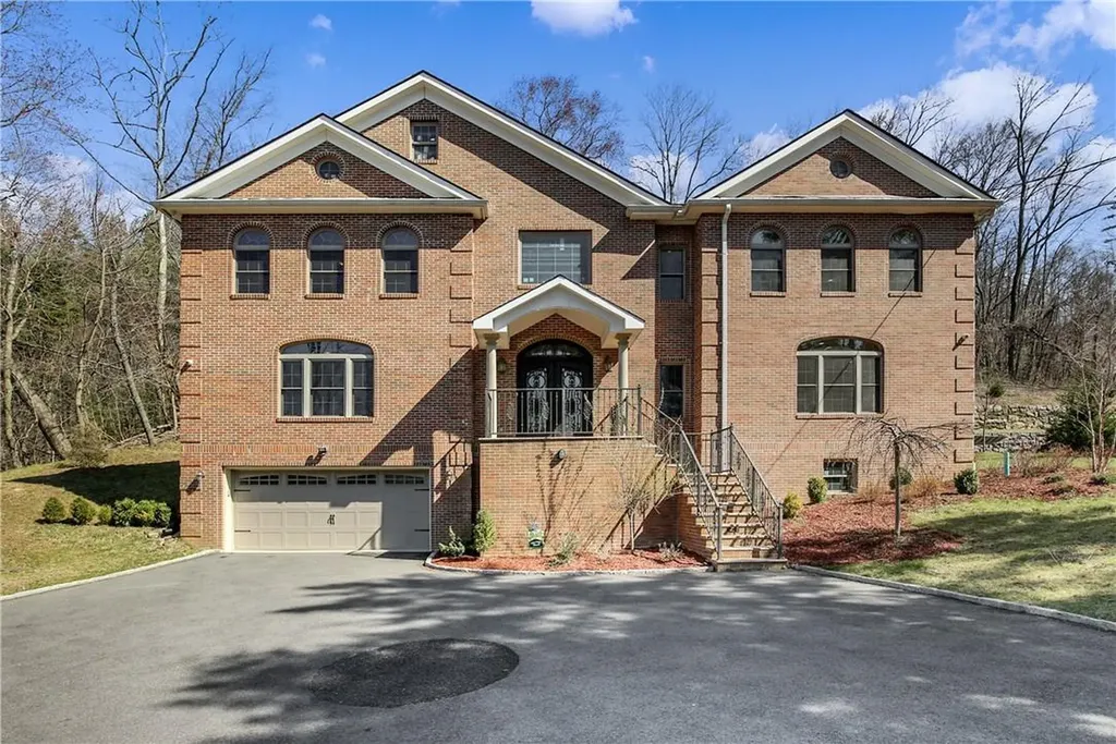 223 Sprain Road Scarsdale NY 10583