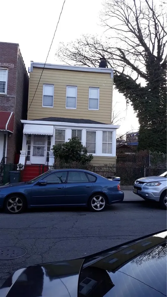 814 E 242nd Street Bronx NY 10470