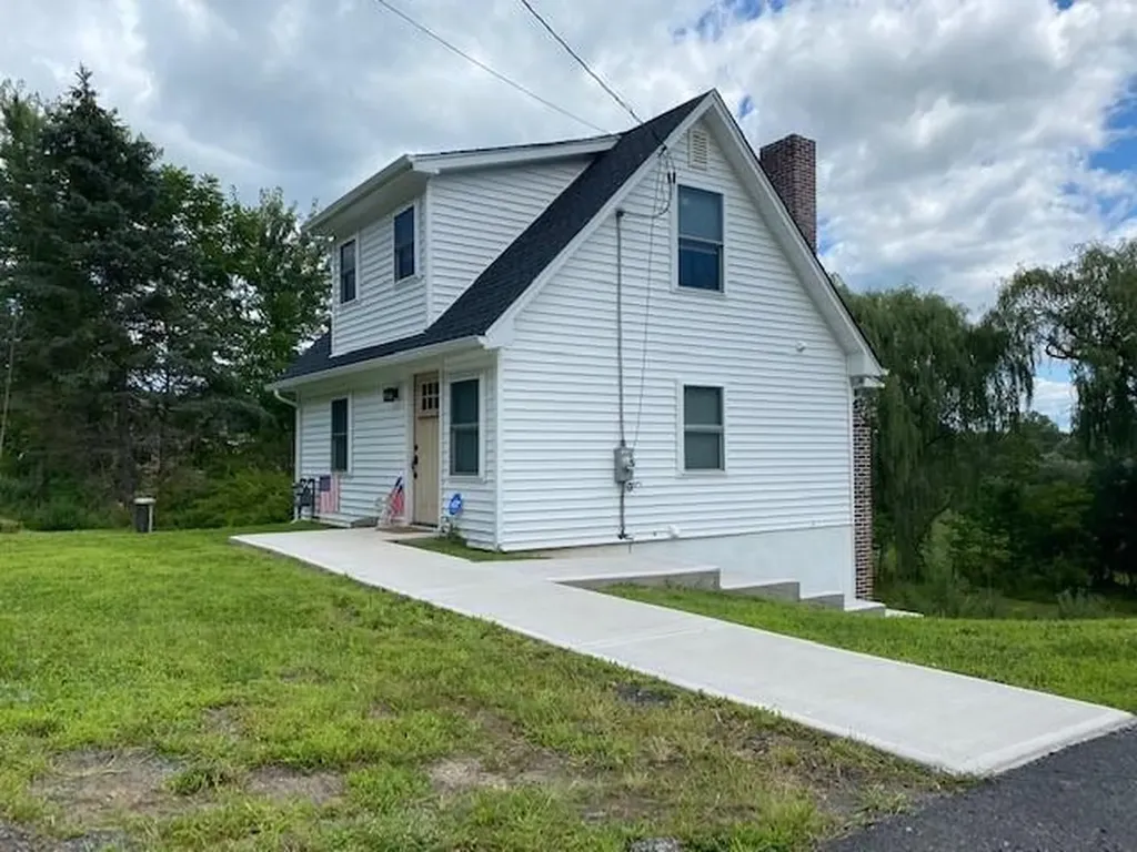814 County Route 12 New Hampton NY 10958
