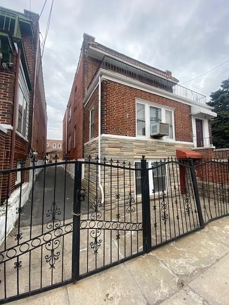 715 E 226th Street Bronx NY 10466