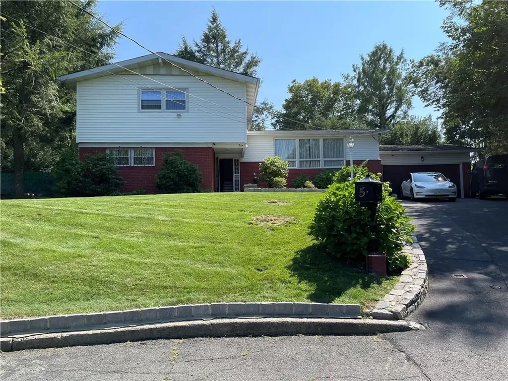 5 Piper Court White Plains NY 10607