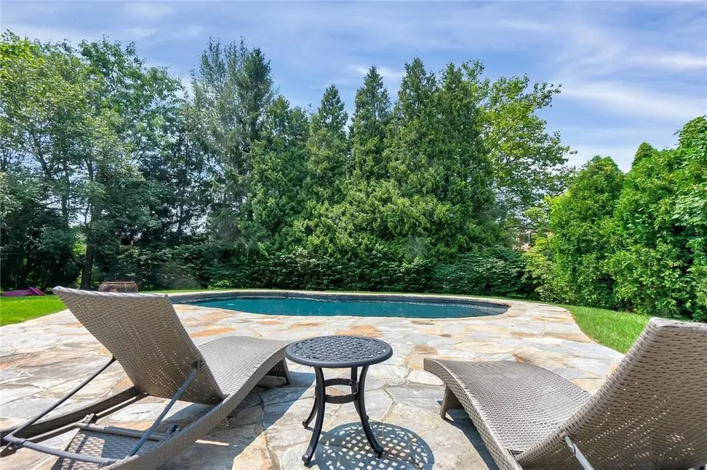 16 Country Ridge Drive Rye Brook NY 10573