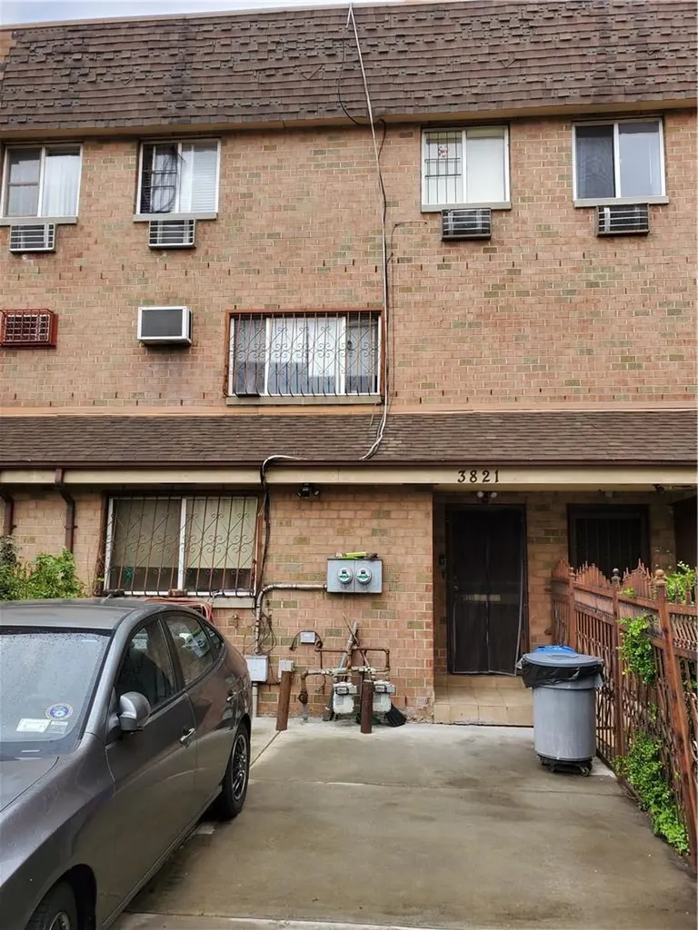 3821 3rd Avenue Bronx NY 10457