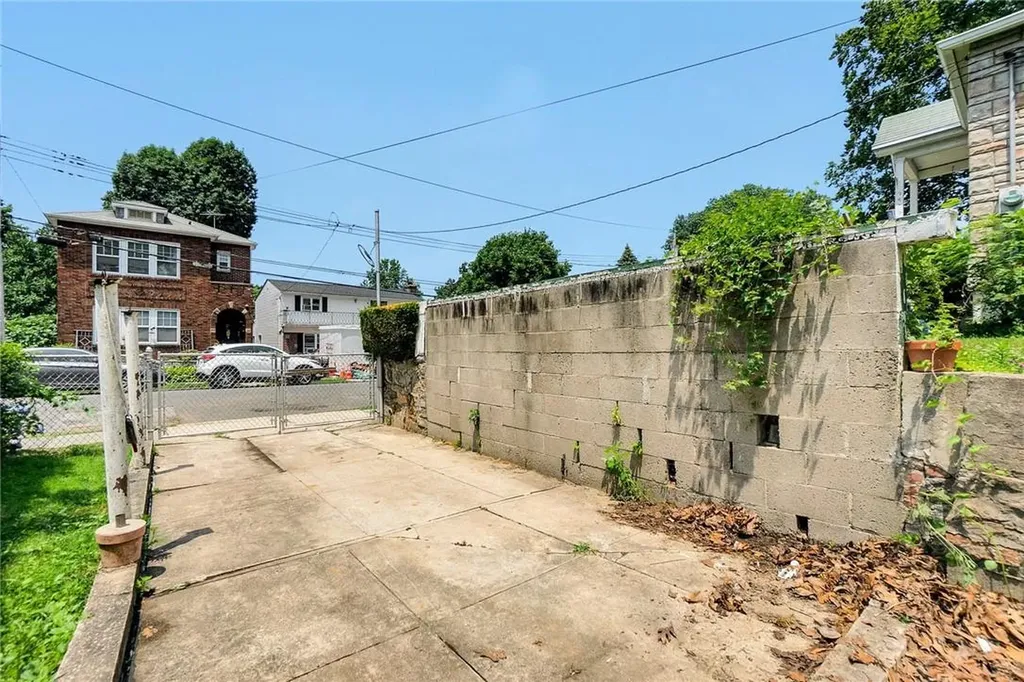 78 Ridgewood Avenue Yonkers NY 10704
