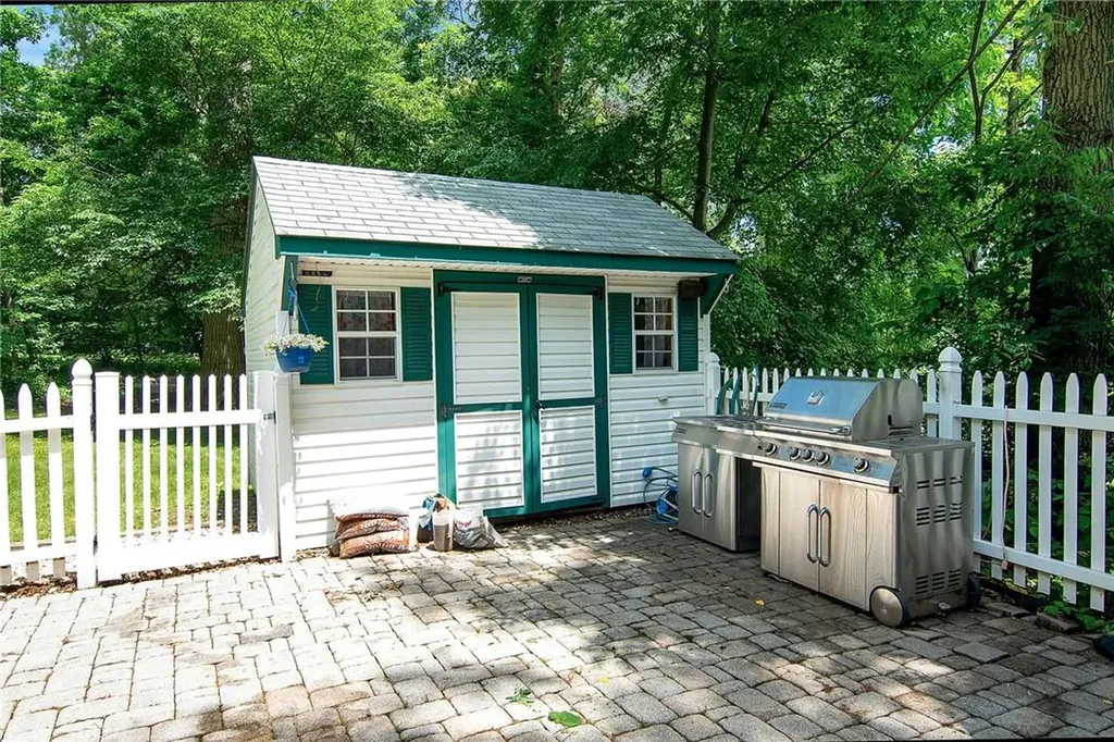 22 Retz Road Pearl River NY 10965