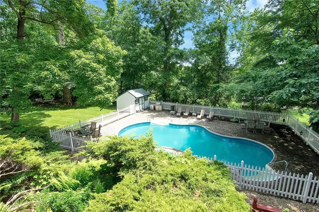 22 Retz Road Pearl River NY 10965