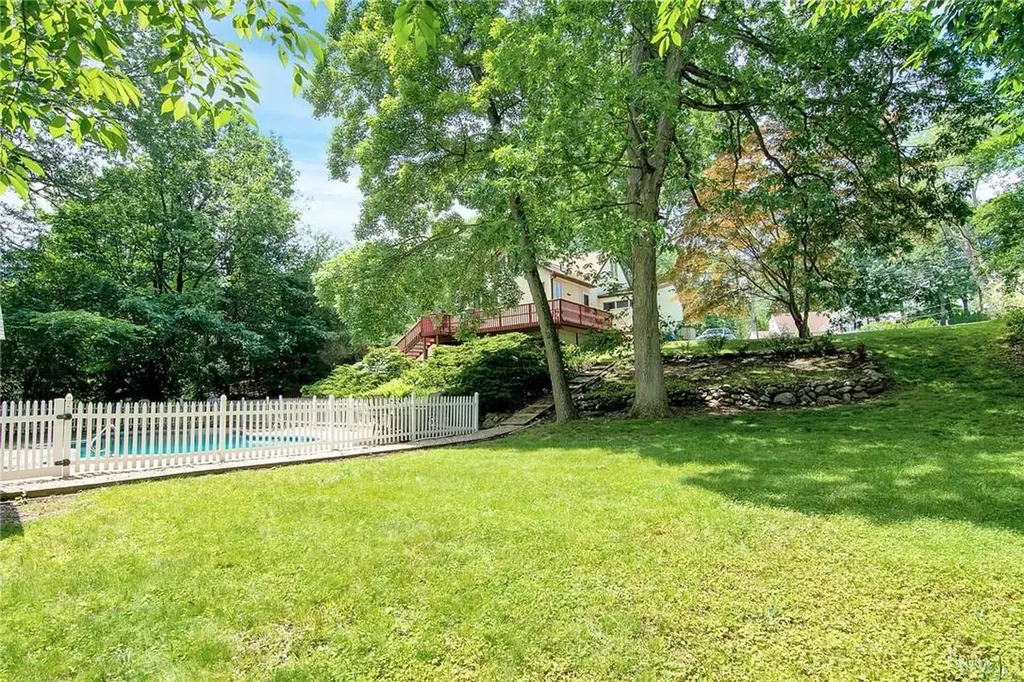22 Retz Road Pearl River NY 10965